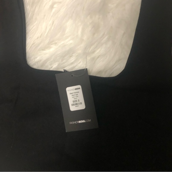 Fashion Nova Set, the set includes the top and the skirt, and NOT the purse. - Picture 2 of 9